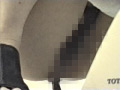 女の穴からブリブリ溢れる糞尿の勢いは堪らない！！