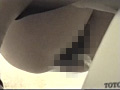 女の穴からブリブリ溢れる糞尿の勢いは堪らない！！