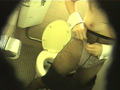 コンパニオンの裏の顔、その真実はトイレで明らかになる