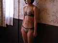 美肋骨のスレンダー熟女腹パンチ女体耐久テスト