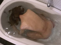 スレンダー熟女バチボコ腹パンチ首シメ水責めセックス