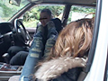 道を間違え開き直った運転手を蹴りまくるギャル女王様