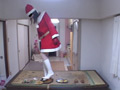 サンタ女王様の白ブーツ踏み潰し