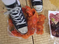 マッサージ嬢の踏み潰しに喜ぶ靴マニア