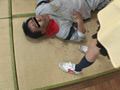 知恵遅れ○児にあきれた保育士さんが上履きで再教育