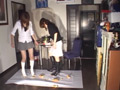 ノリノリギャルがツイスターゲームで踏んで踏み潰して