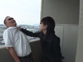 ギャルの怒りを買い屈○的に踏み潰されたマヌケ男