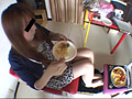 化粧品オペレーターの休憩タイムは蒸れたスト足踏み