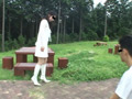 美人お嬢様の散歩の相手すら出来ない使用人