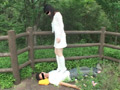 美人お嬢様の散歩の相手すら出来ない使用人