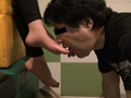 仕事後の足の汚れ舐め取り職人12