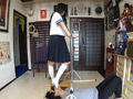 上履きと白ハイソックスで顔を踏まれ死にそうな便利屋君