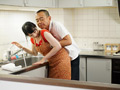 色白不貞妻と夫の父親