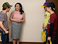 息子の友達に性処理させられザーメンまみれ 美原すみれ