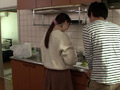 川の字で寝ていた彼女が夜●いされて完堕ち 弥生みづき