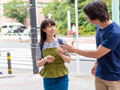 街で見かけた一般の男女に謝礼でキスのお願い！3