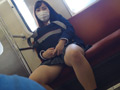 撮影バレ！電車パンチラで誘ってくるJK