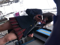 （撮影バレ）電車内でエロいパンティ見せつけるJK