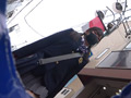 ○撮に気づいてもパンティを隠さないJK 電車対面