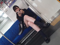 ○撮に気づいてもパンティを隠さないJK 電車対面