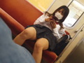 真夏のムッチリ太ももから覗くJKパンチラがまぶし過ぎる
