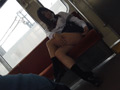 真夏のムッチリ太ももから覗くJKパンチラがまぶし過ぎる