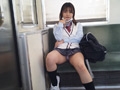 （電車対面）エロ過ぎるパンチラ挑発おっぱい揉みしだく