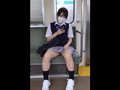 （○撮バレ）JKさん蒸れたパンツを見せつけてくる
