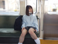 撮影バレ！JKがパンツを見せつけ乳首をビンビンにさせる