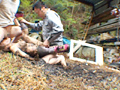 本物の衝撃 逃げる少女を捕まえて○す鬼○映像
