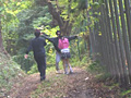 逃げまどう少女を捕まえて○す卑劣な投稿映像