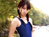 故郷の川で遊ぶスク水少女