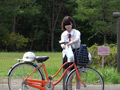 自転車通学の○学生びしょ濡れ雨宿り野外○○○映像