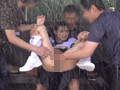びしょ濡れ低身長美少女バス停雨宿り うらら