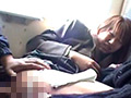 痴○！！満員の車内で集団に取り囲まれ直にクリに指が…