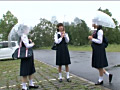 ○された公衆トイレにハマる少女