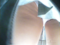女子○生、パンティ逆さ撮り