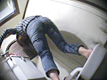 ジッパー崩壊！ジーンズおもらし失禁便所1