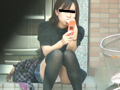ニーハイソックス女の太もも強調パンチラ2
