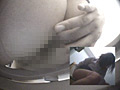 熟女がトイレでアナルオナニー3