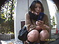 街角しゃがみパンチラ娘2