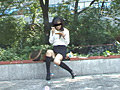 ランチを食べているOL美女のパンチラを隠し撮り