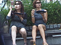 ランチを食べているOL美女のパンチラを隠し撮り