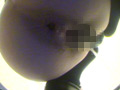 洋式便座の上でウンコ座りして用を足す女子○生達2