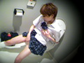 ○撮トイレオナニー、指ズポ足ピーンでイク女子○生達