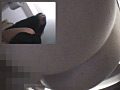 熟女がトイレでアナルオナニー4