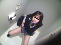 ○撮！トイレオナニー中にお漏らししちゃった女子○生達