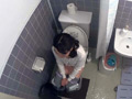 イケメンが熟女を部屋に連れ込んでSEX○撮98