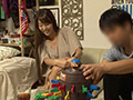 イケメンが熟女を部屋に連れ込んでSEX○撮した動画77