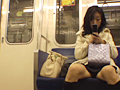 素人正面通勤電車パンチラ○撮